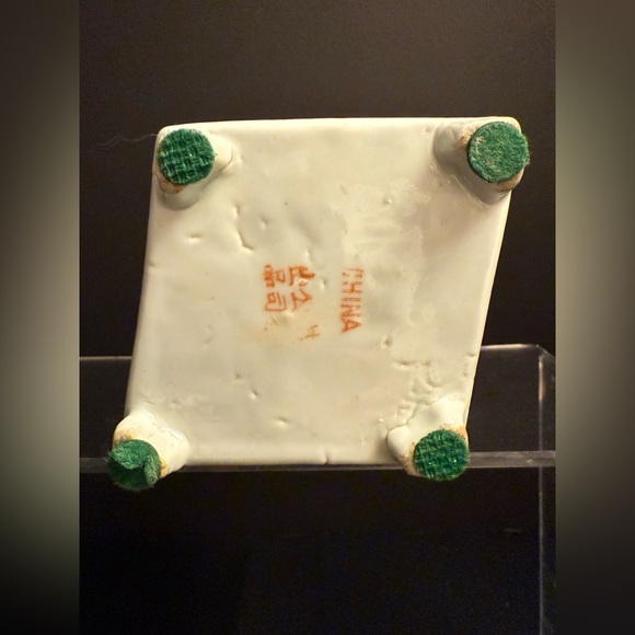 🏮 Vintage Chinese Porcelain Famille Rose Diamond-Shaped Vase / Tea Caddy - Picture 9 of 10